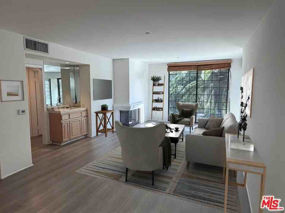 555 S Barrington Ave Ph 522 #522 - Photo 2 of 21