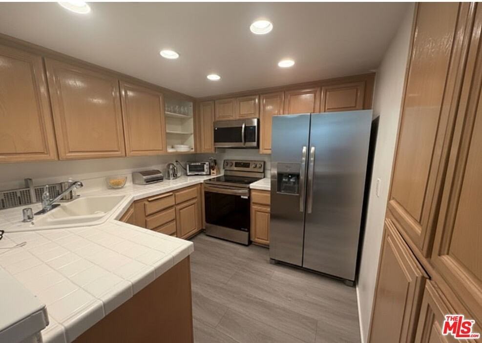 555 S Barrington Ave Ph 522 #522 - Photo 3 of 21