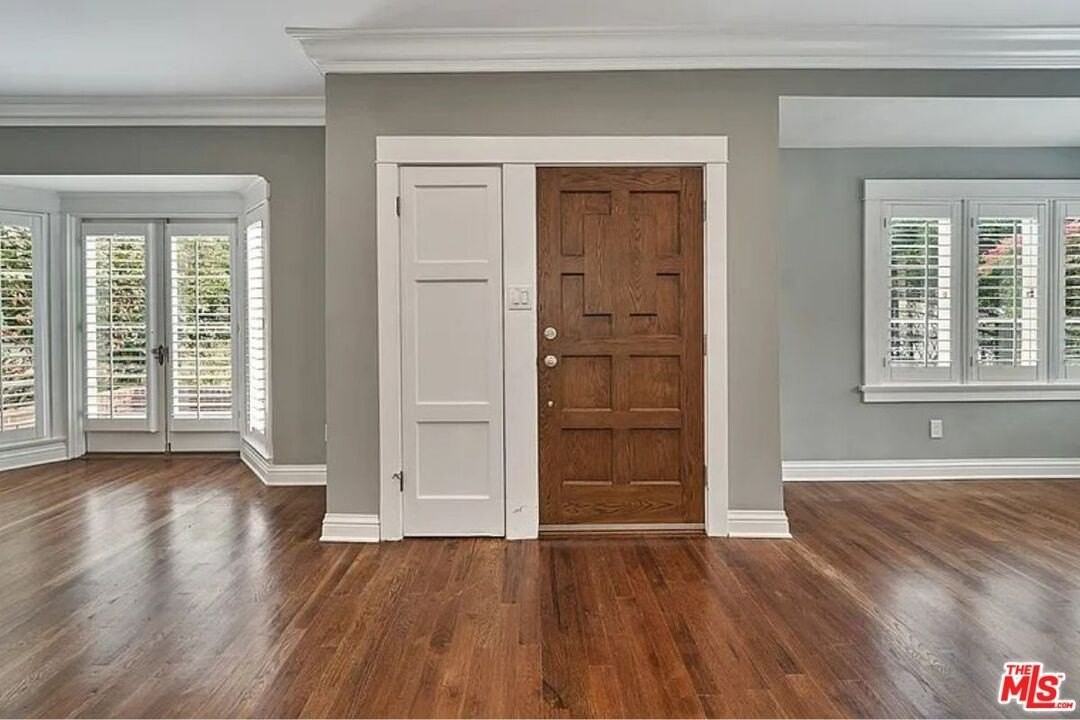 515 S Van Ness Ave - Photo 2 of 23