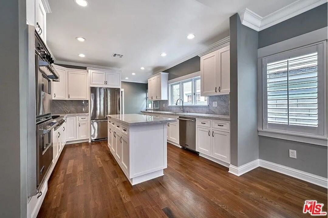 515 S Van Ness Ave - Photo 3 of 23