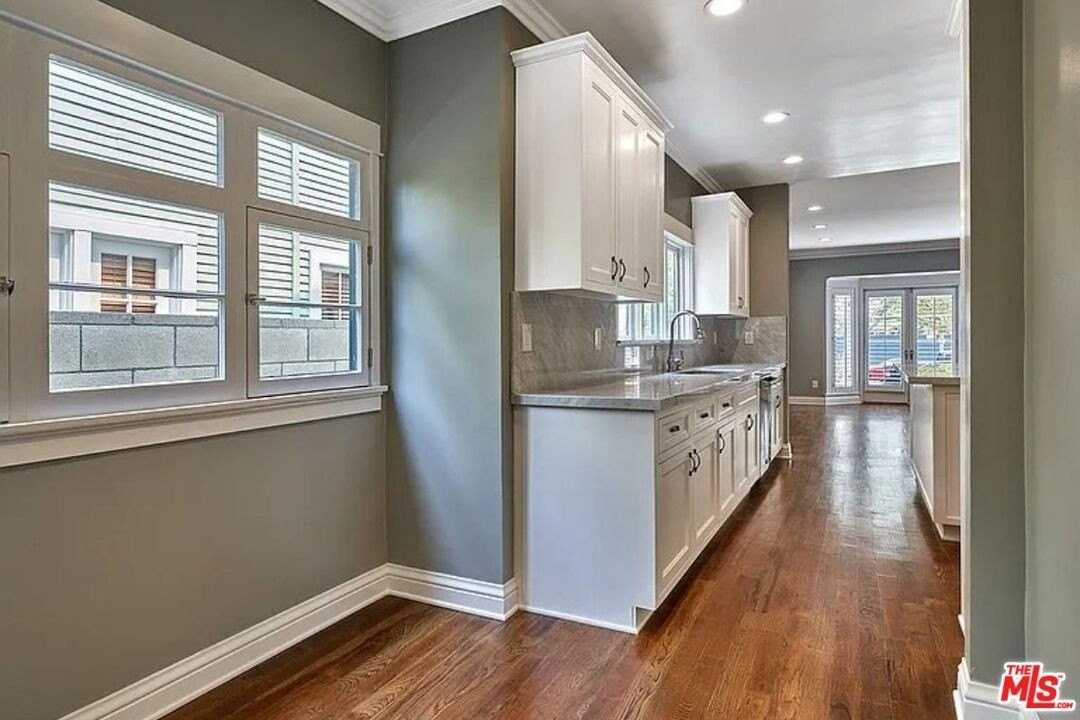 515 S Van Ness Ave - Photo 5 of 23