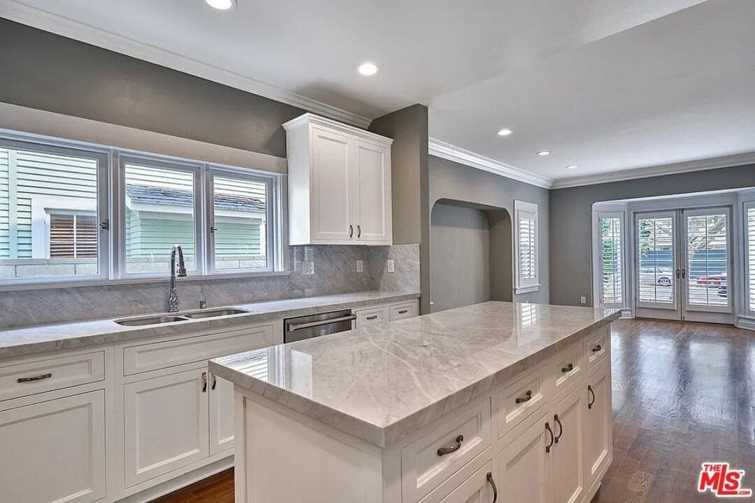 515 S Van Ness Ave - Photo 6 of 23