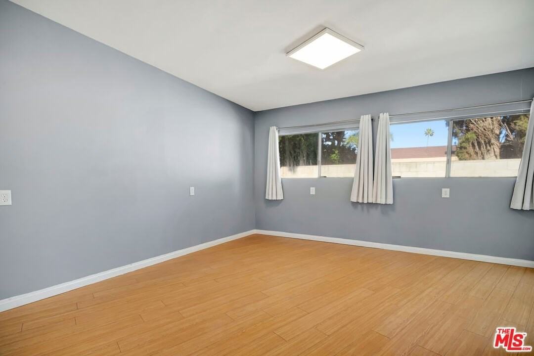 15157 Valleyheart Dr Unit B #B - Photo 4 of 17