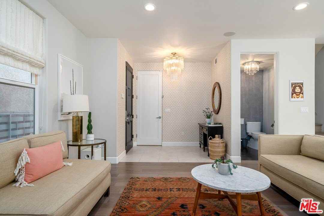 1745 S Barrington Ave - Photo 4 of 35