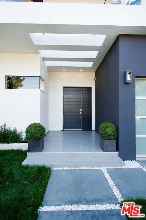 429 N Sweetzer Ave - Photo 3 of 45