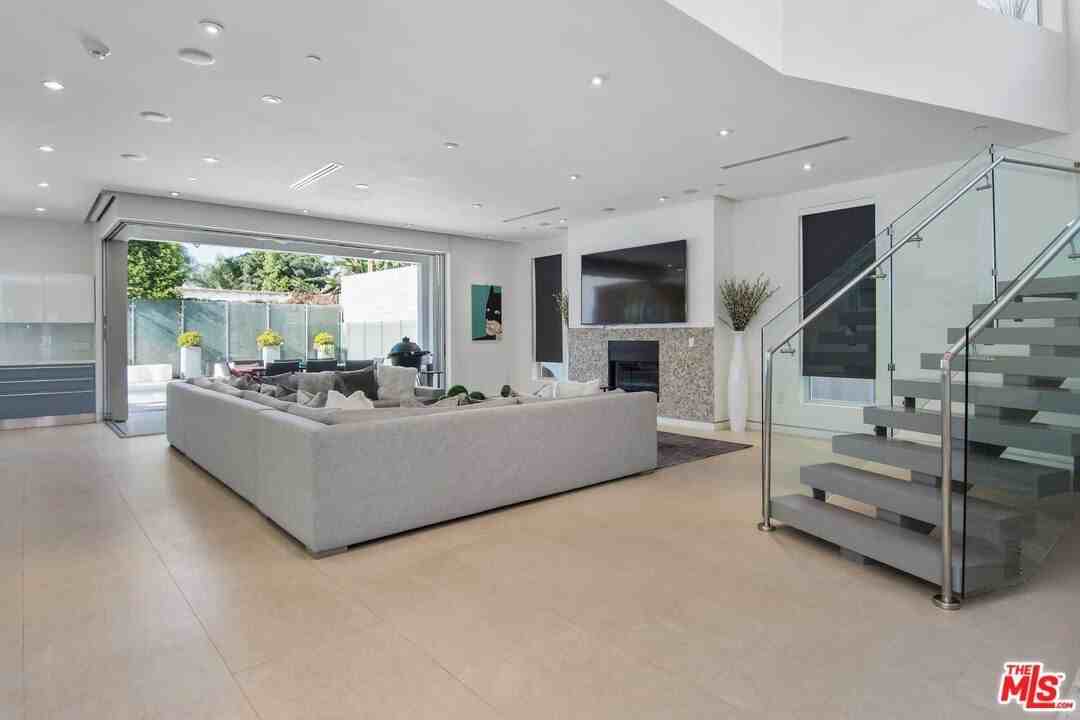 429 N Sweetzer Ave - Photo 6 of 45