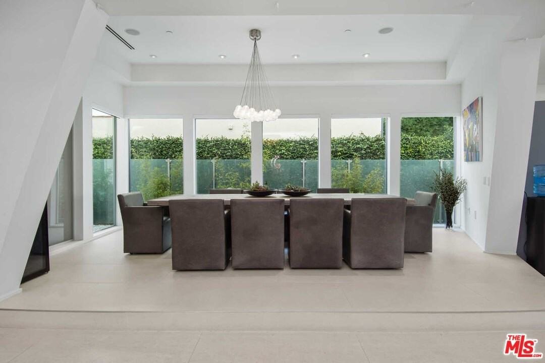 429 N Sweetzer Ave - Photo 7 of 45