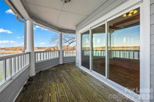 featured image of 372 Northwest Dr