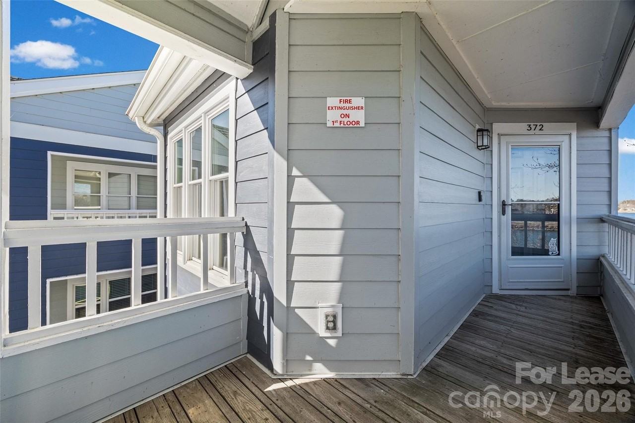 372 Northwest Dr - Photo 4 of 29