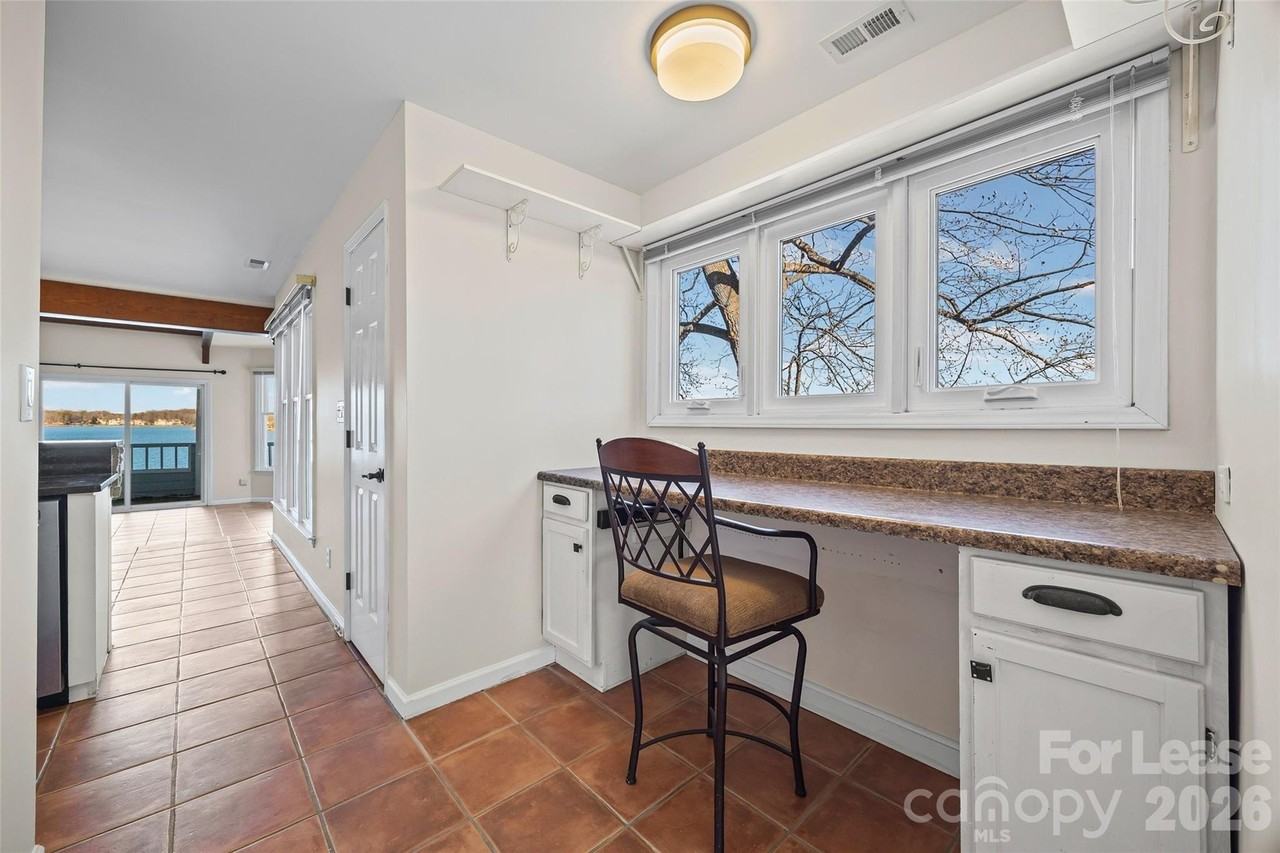 372 Northwest Dr - Photo 5 of 29