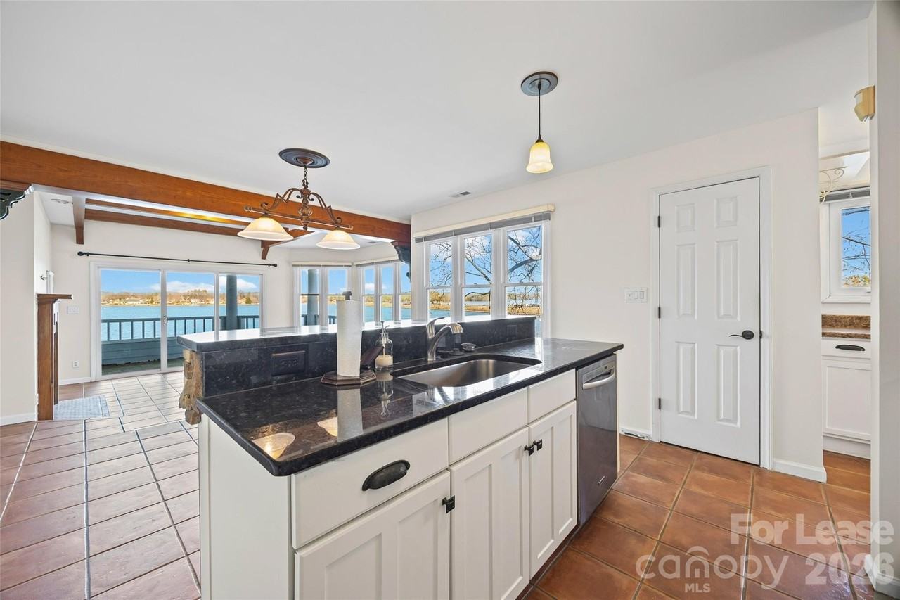 372 Northwest Dr - Photo 7 of 29