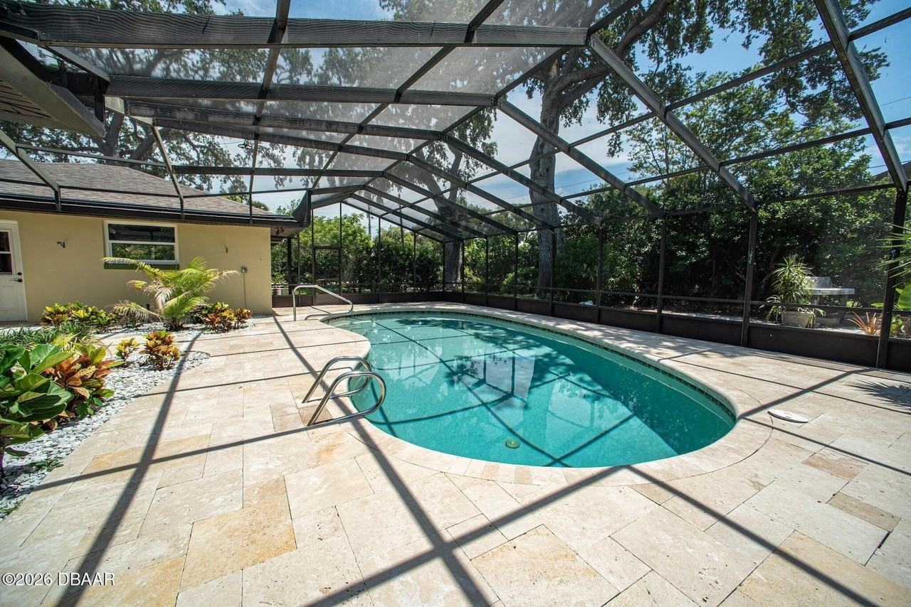 864 S Beach St - Photo 2 of 25