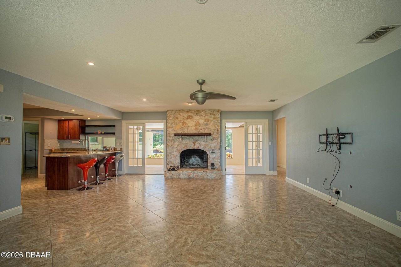 864 S Beach St - Photo 3 of 25