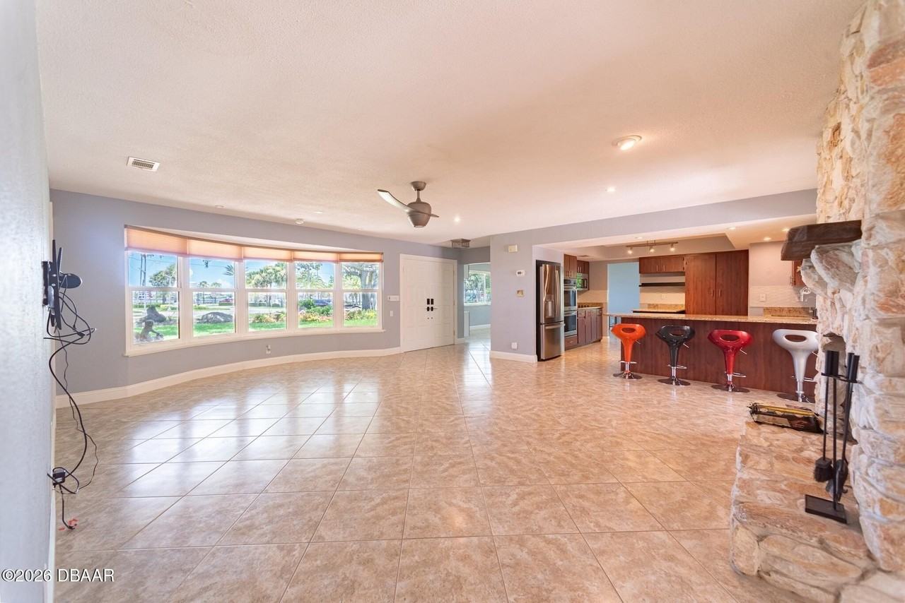 864 S Beach St - Photo 6 of 25