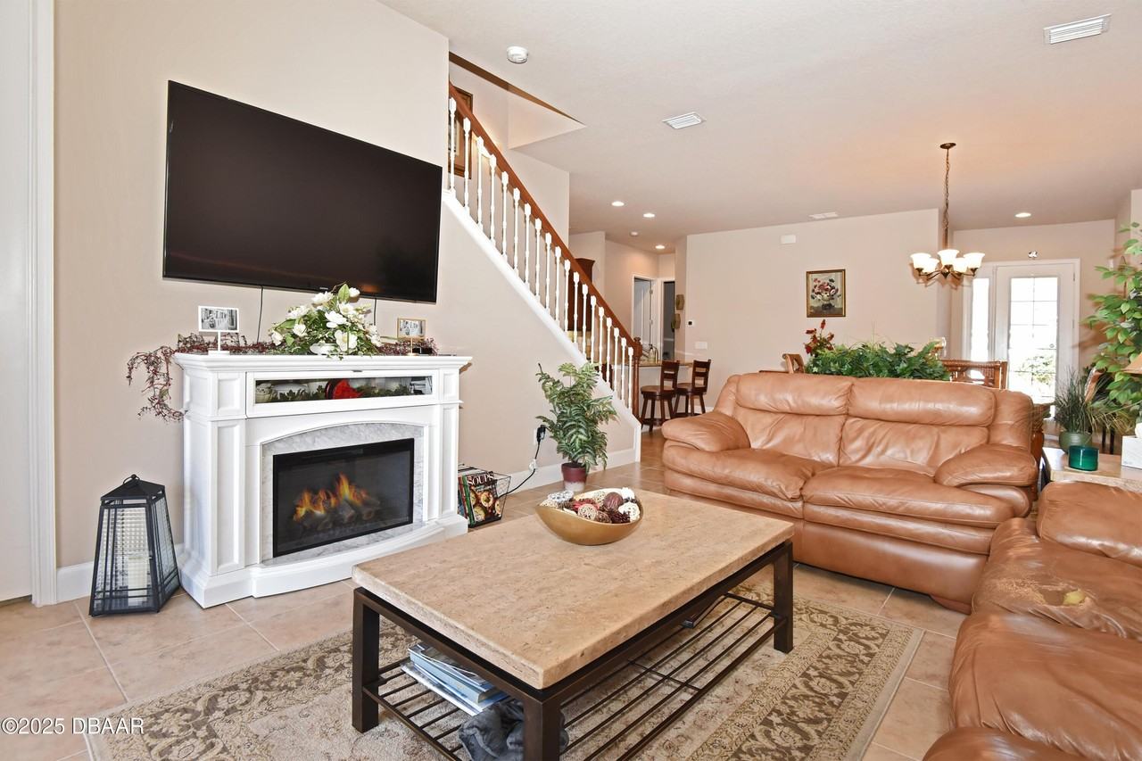 6356 Hanfield Dr - Photo 5 of 34