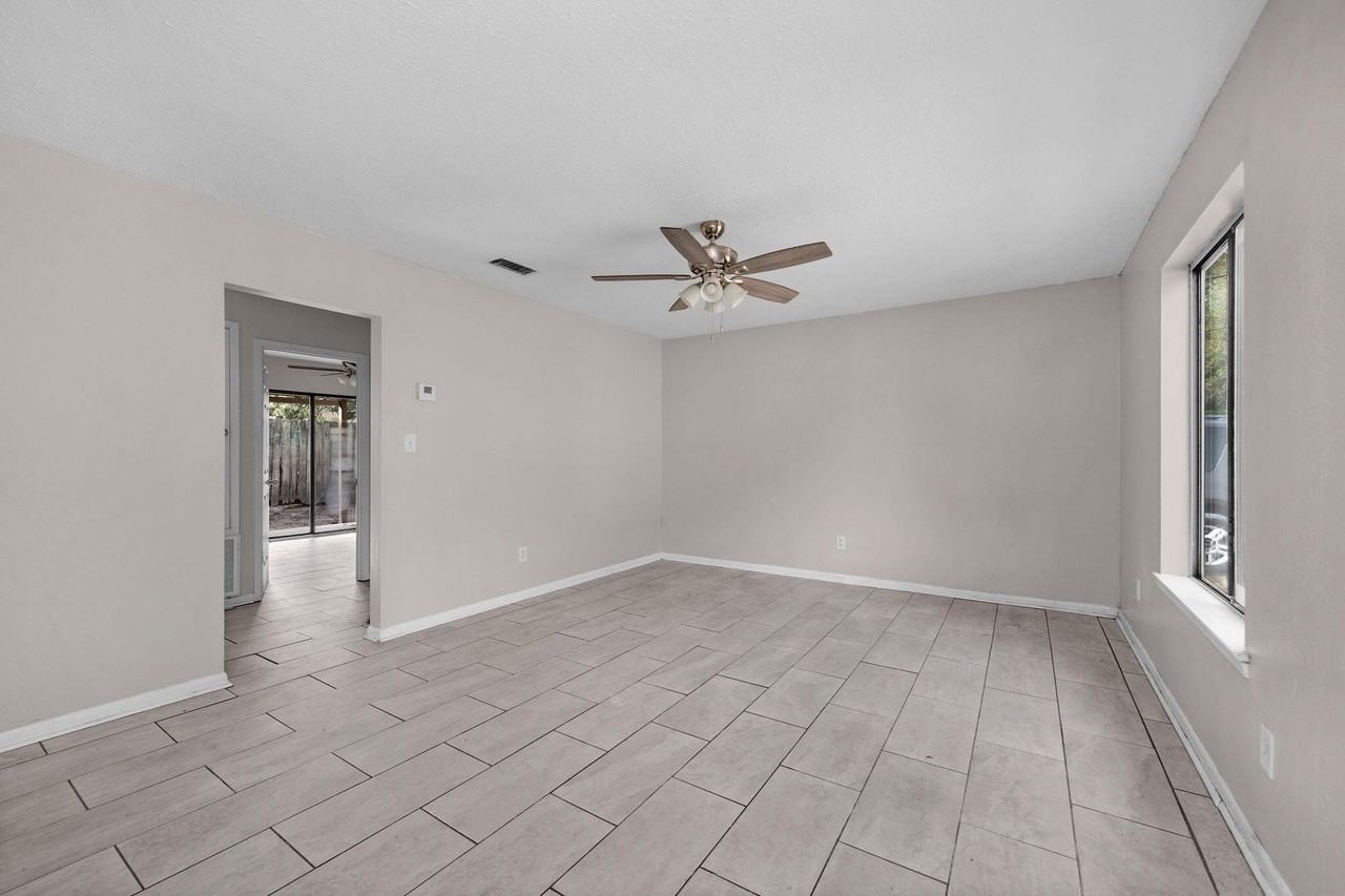 131 Bayou View Dr Apt B #B - Photo 5 of 17