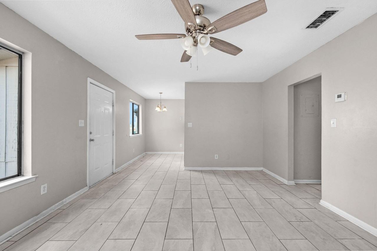 131 Bayou View Dr Apt B #B - Photo 6 of 17