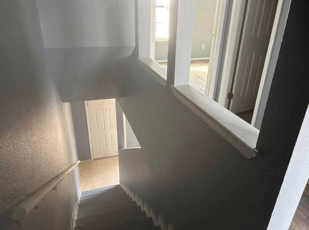 1467 Katy Dr - Photo 2 of 9