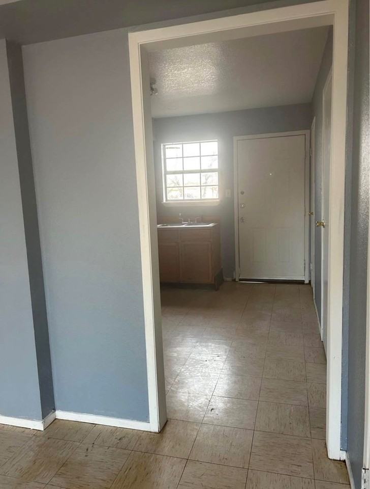 1467 Katy Dr - Photo 6 of 9