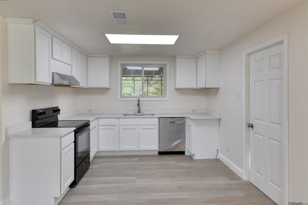 3744 Conrad Dr - Photo 4 of 17