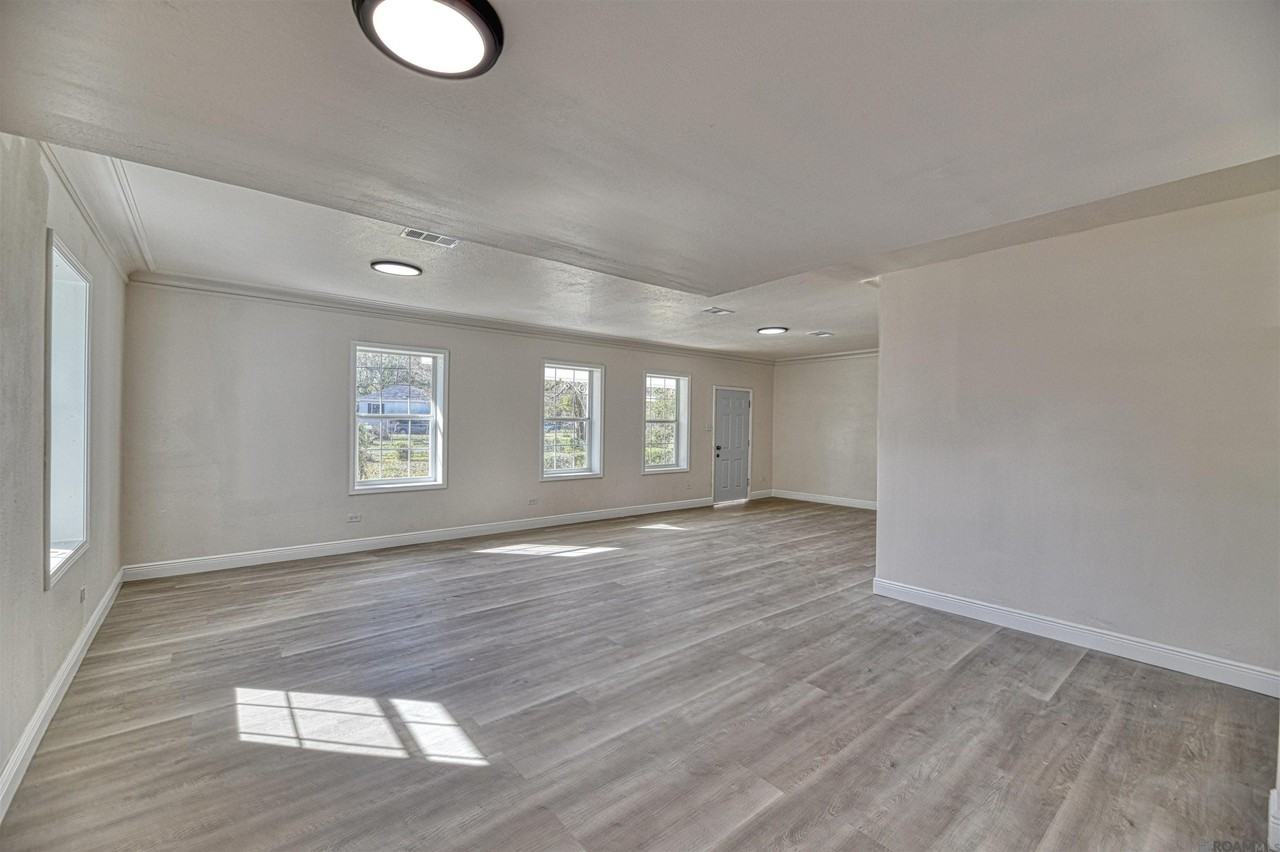 3744 Conrad Dr - Photo 5 of 17