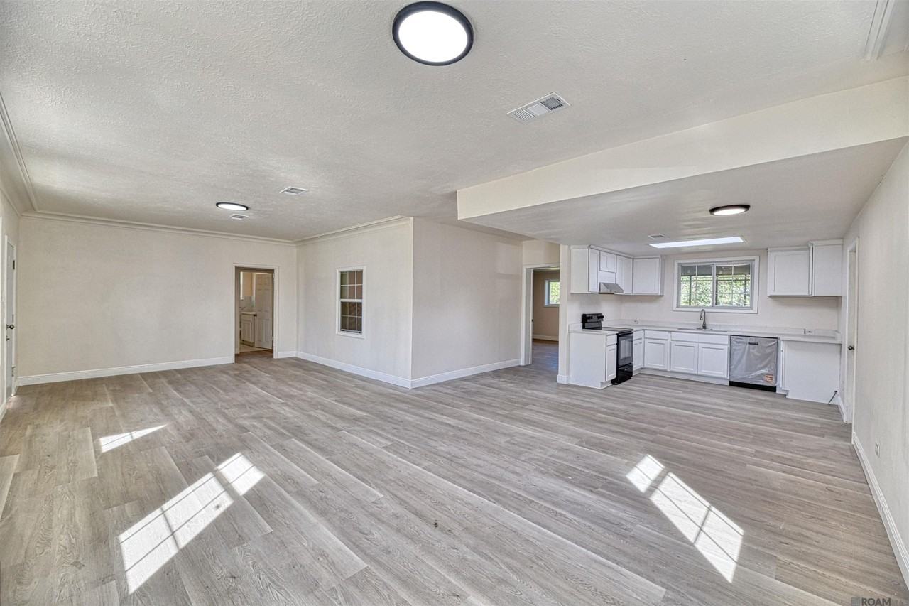 3744 Conrad Dr - Photo 6 of 17