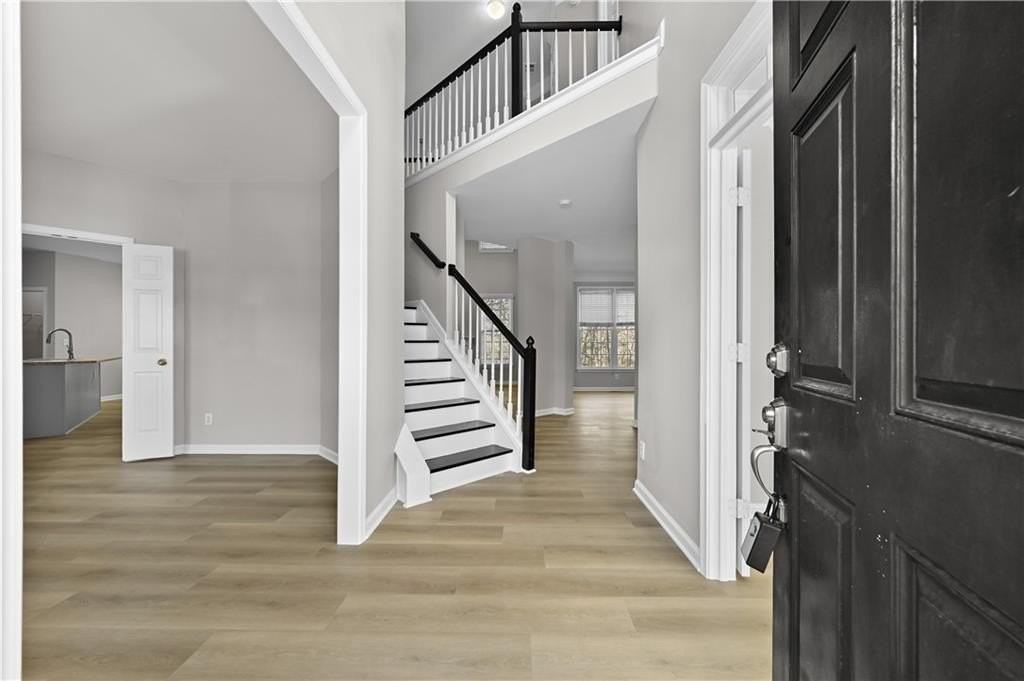 137 Towne Park Dr - Photo 3 of 50