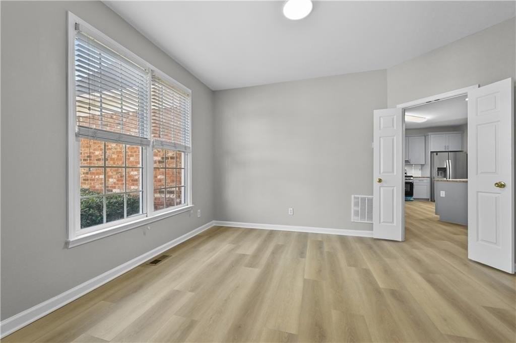 137 Towne Park Dr - Photo 4 of 50