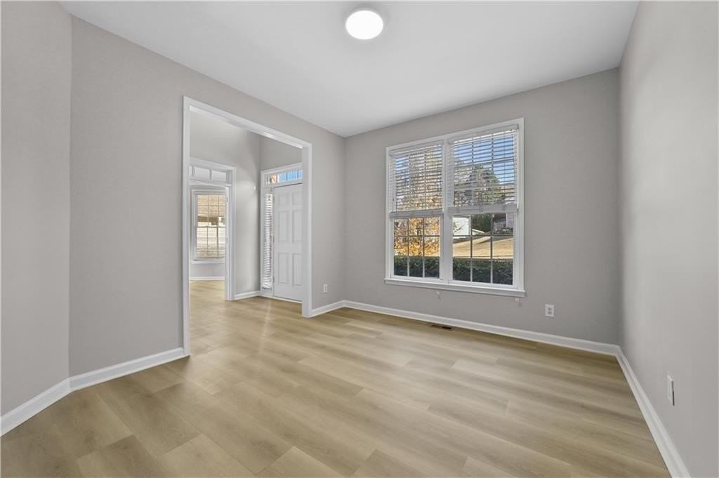 137 Towne Park Dr - Photo 5 of 50