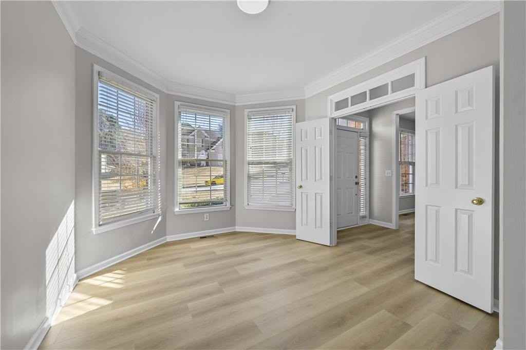 137 Towne Park Dr - Photo 7 of 50