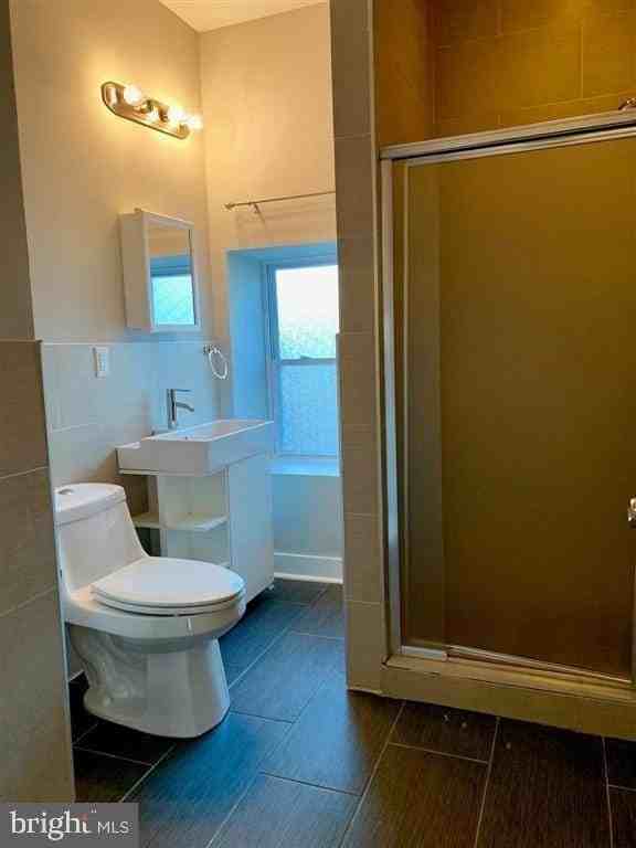 723 Sansom St #4B - Photo 3 of 6