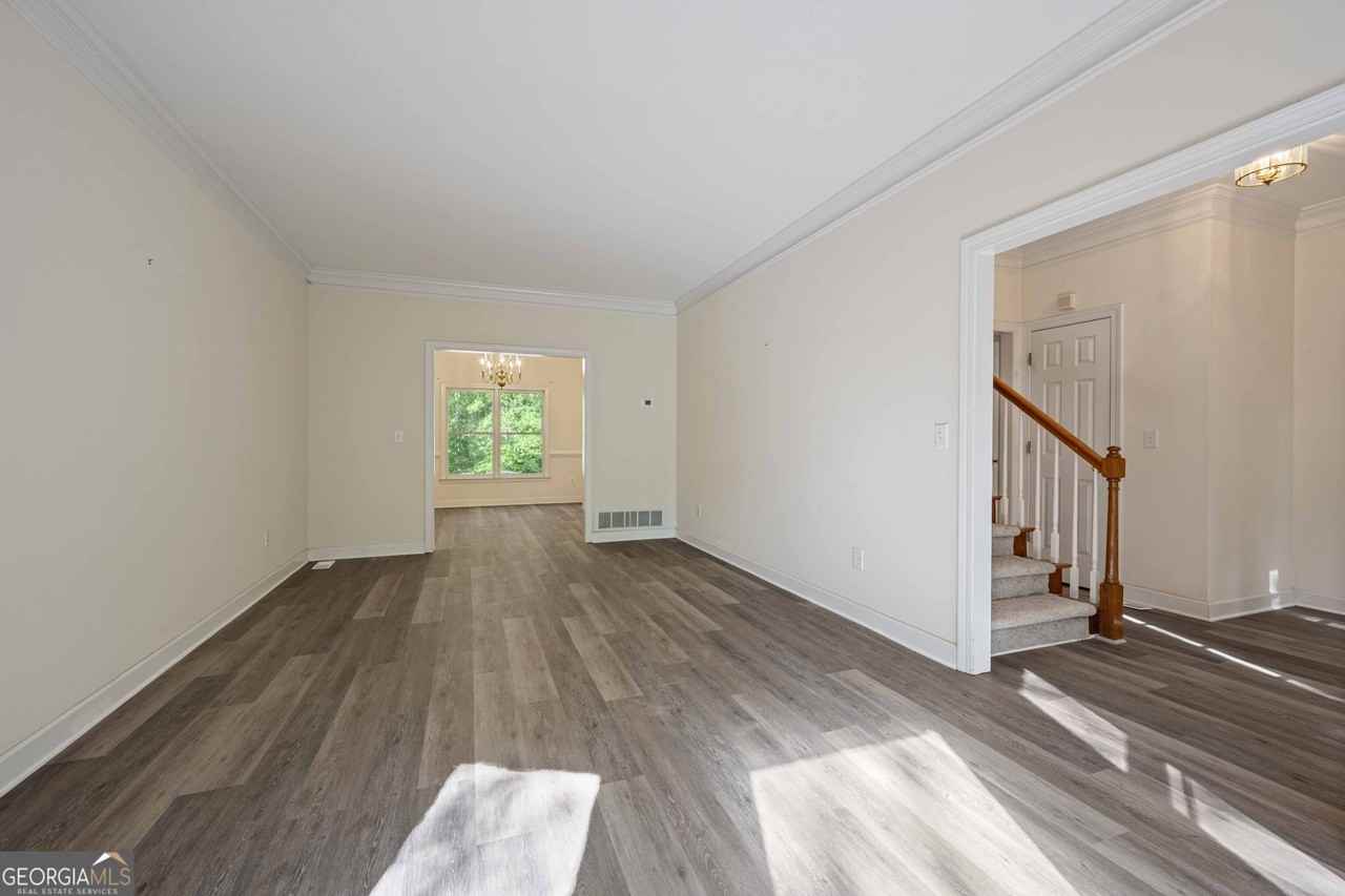 219 Deerhill Dr - Photo 4 of 24