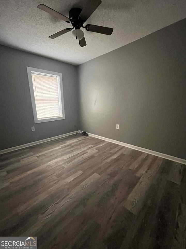 2062 Mutual Ave - Photo 5 of 10