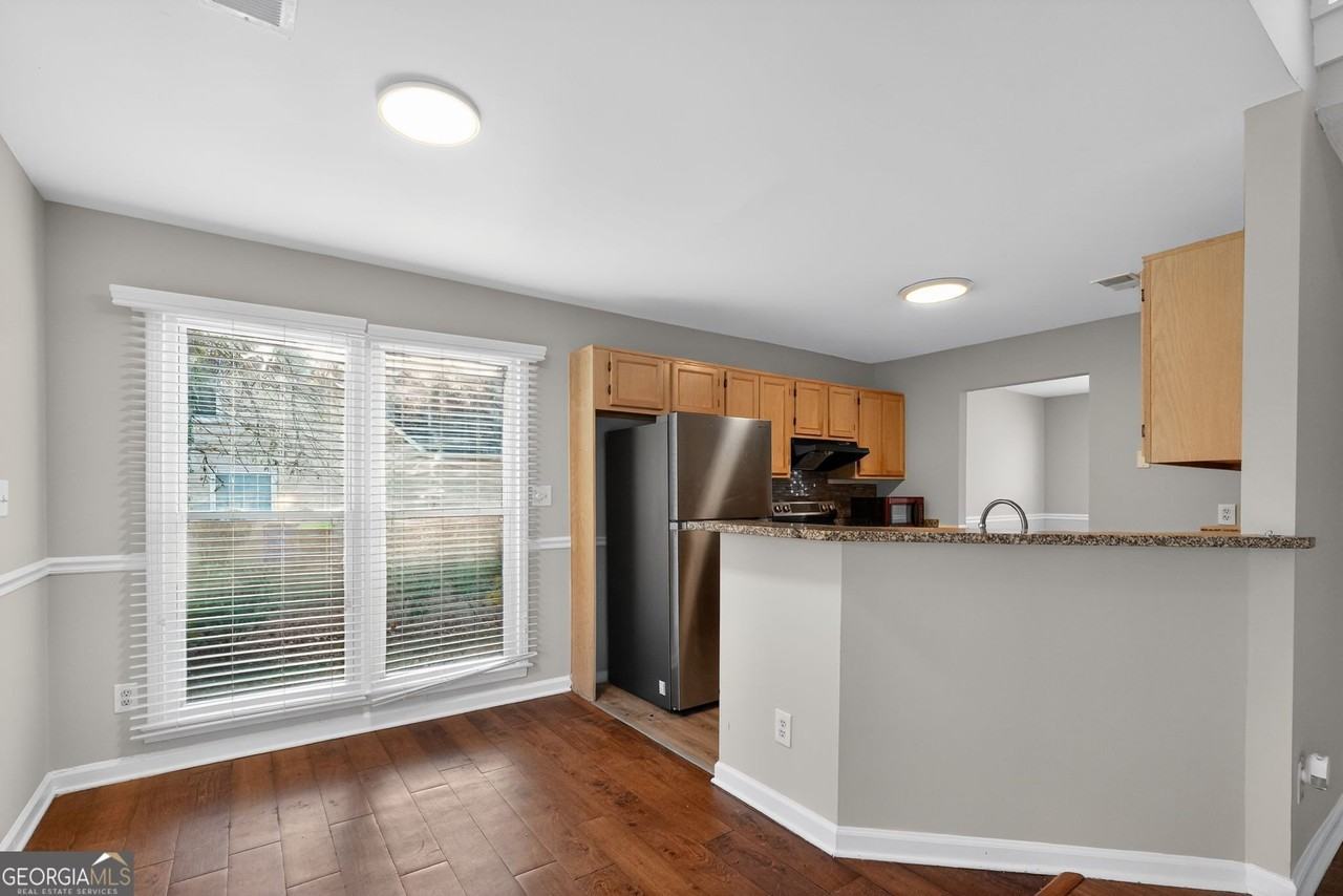 7700 Lakeshore Ct - Photo 5 of 20