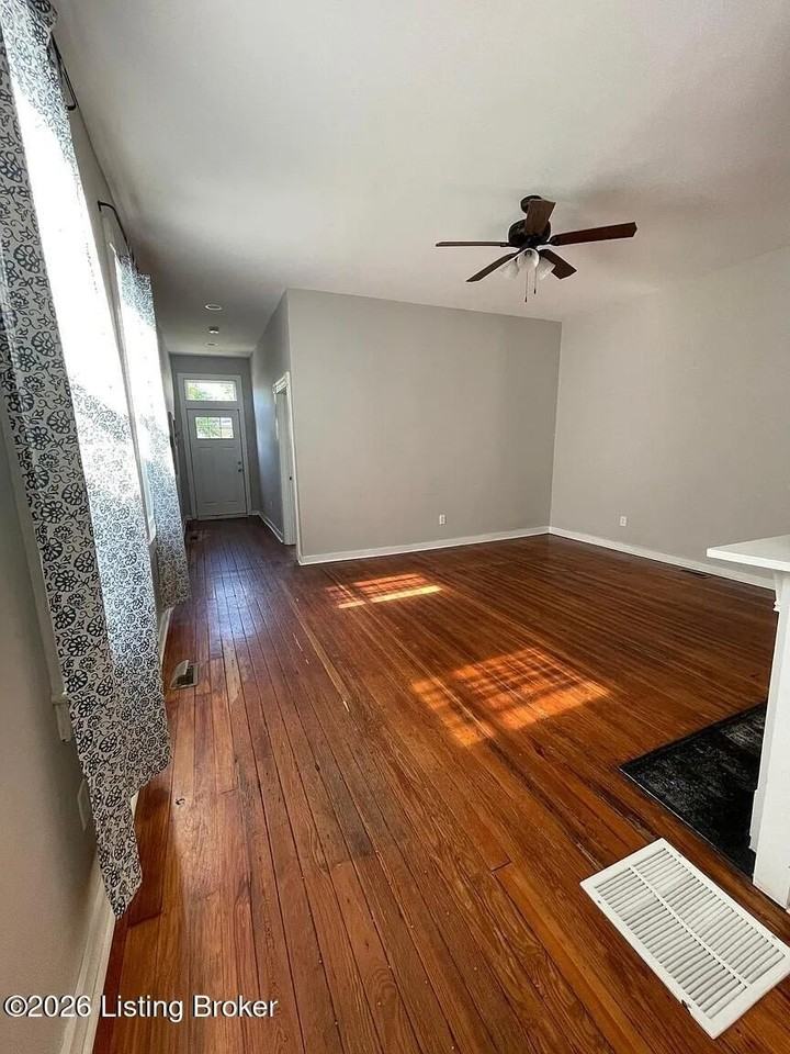 521 E Ormsby Ave - Photo 4 of 20