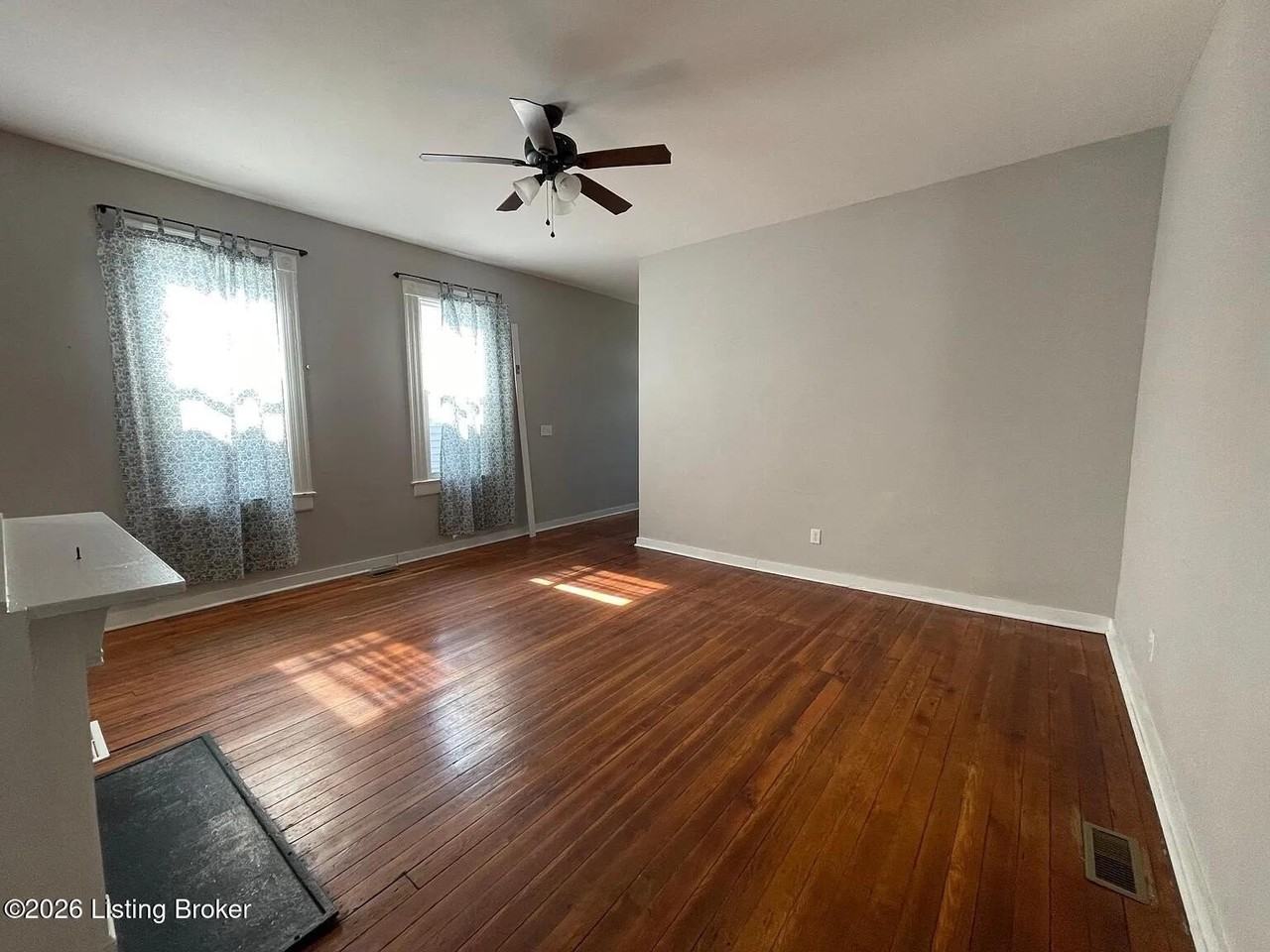 521 E Ormsby Ave - Photo 5 of 20