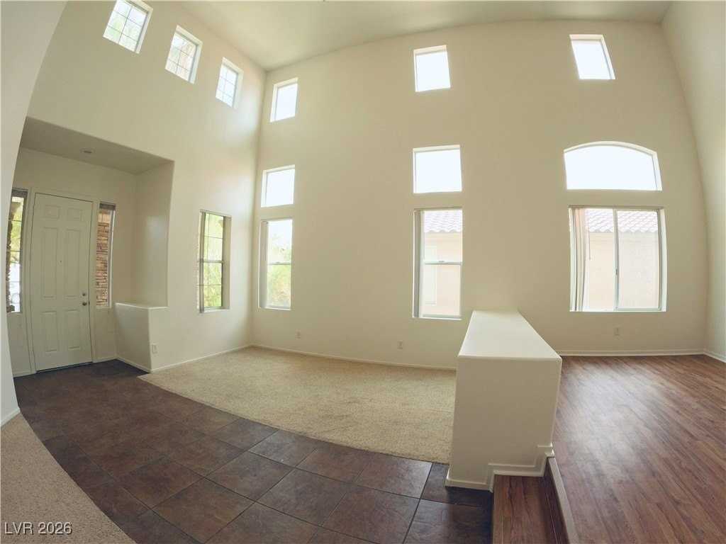 5843 Noble Stand St - Photo 6 of 47