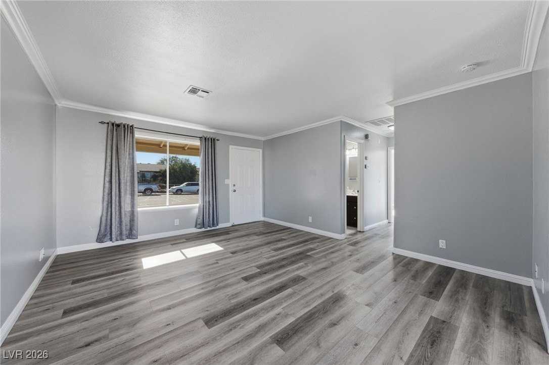 251 Meyers Ave - Photo 2 of 19