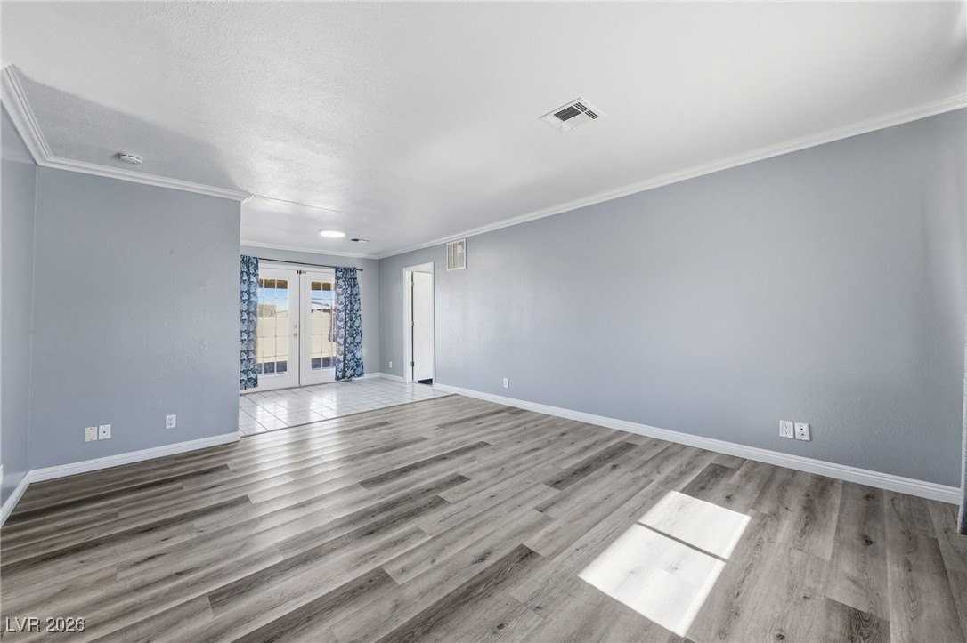 251 Meyers Ave - Photo 4 of 19