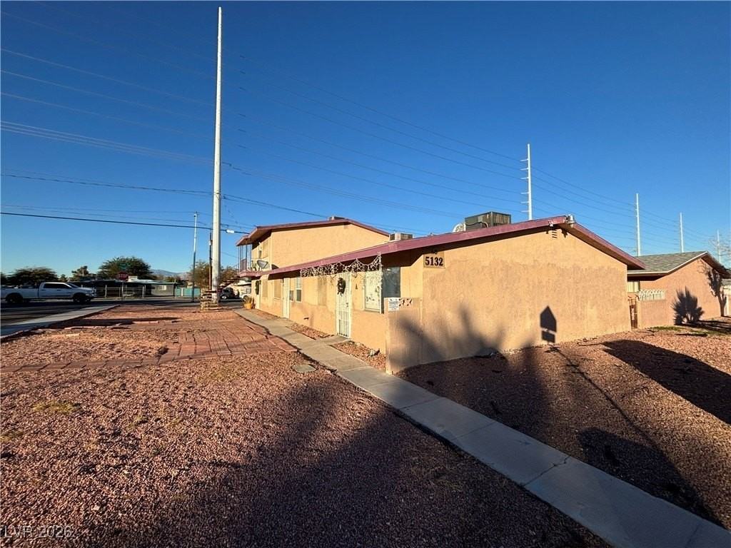 5132 Pebble Beach Blvd #B - Photo 3 of 16