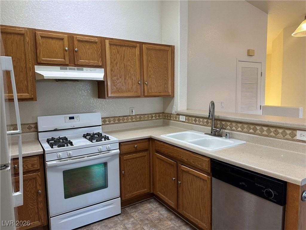 2596 Land Rush Dr - Photo 3 of 13