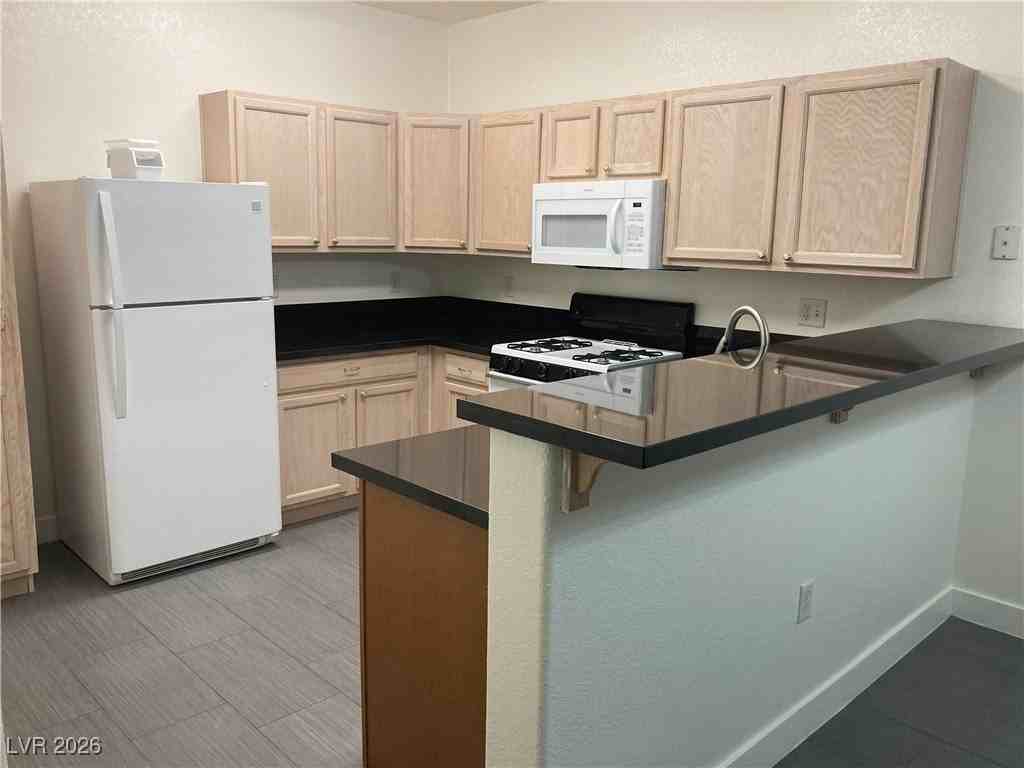 2001 Quartz Cliff St #103 - Photo 7 of 38