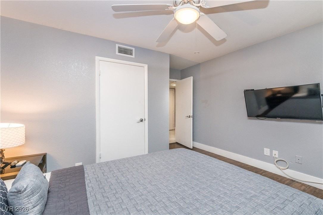 3954 Keystone Ct - Photo 7 of 27