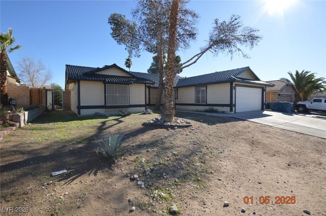 1925 Ann Greta Dr - Photo 2 of 21