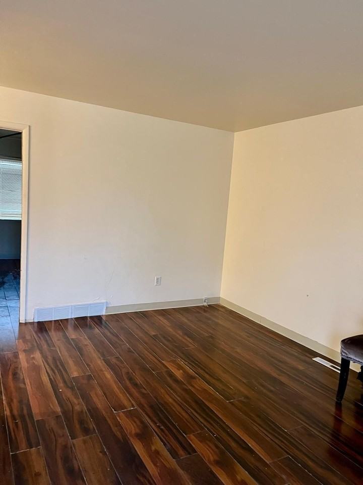 3514 Spruce St - Photo 3 of 15