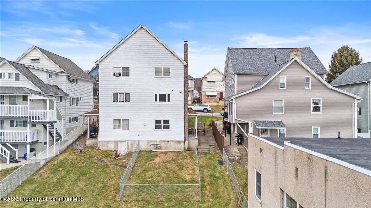 714 Carmalt St - Photo 4 of 24