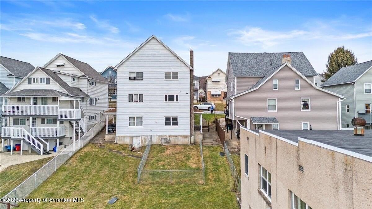 714 Carmalt St - Photo 6 of 24