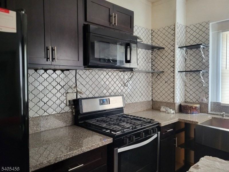 258 Chambers St - Photo 4 of 9