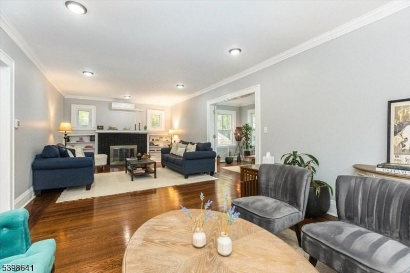 169 Heywood Ave - Photo 5 of 34