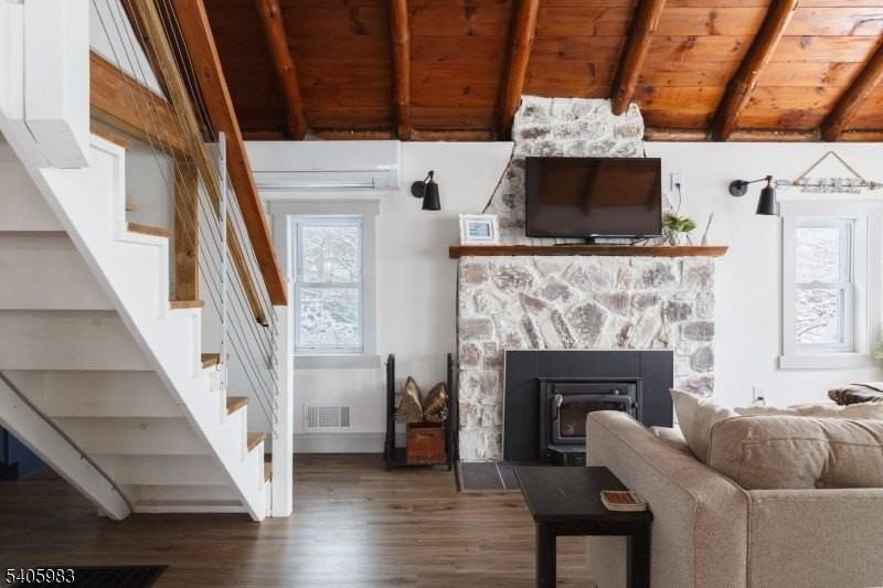 377 Lakeside Rd - Photo 2 of 22